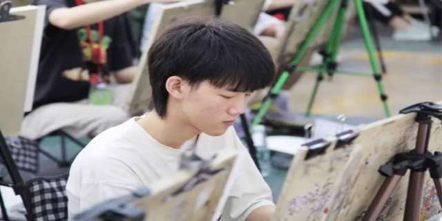 高中艺术生和普通生的区别
